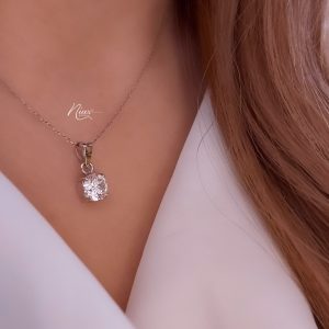 آویز تک نگین دورقاب